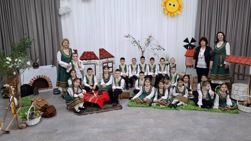 С благодарност и любов към мама - ДГ Зорница - Карлово